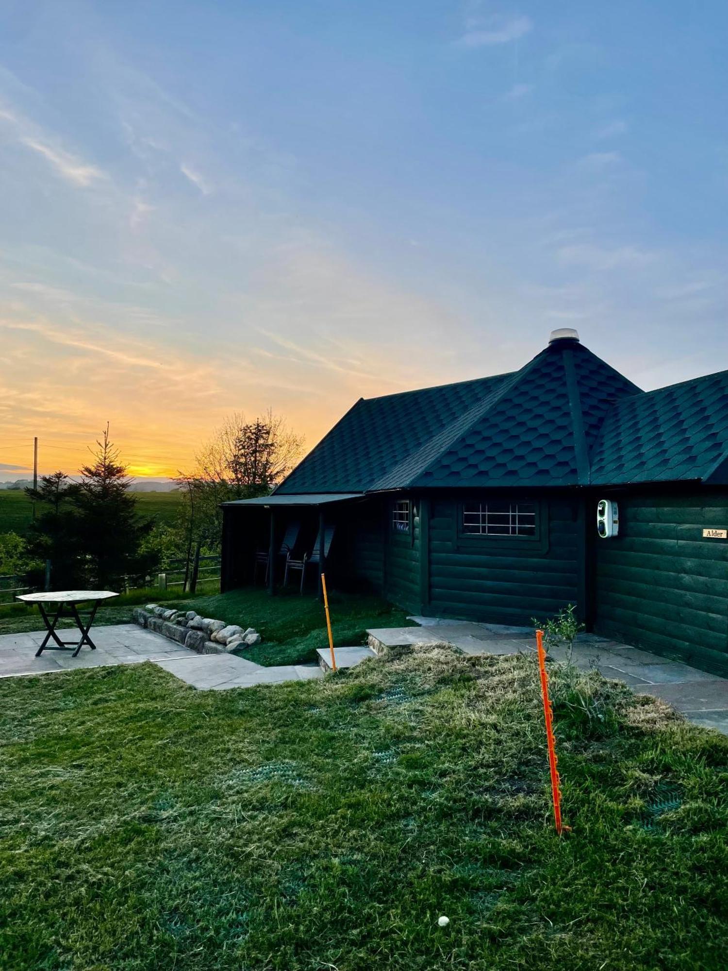 Holly Tree Glamping Cabins ويغيلز وُرث المظهر الخارجي الصورة