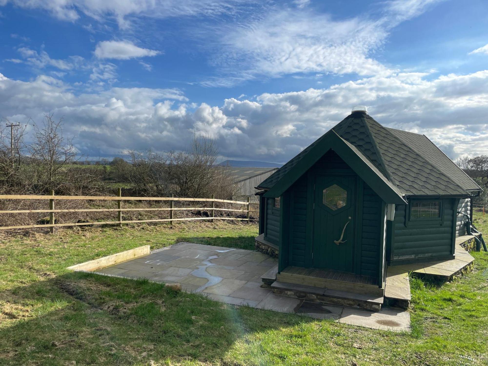 Holly Tree Glamping Cabins ويغيلز وُرث المظهر الخارجي الصورة